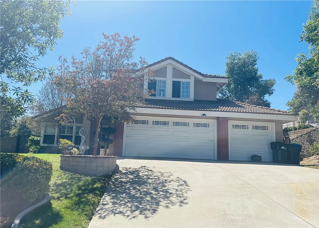 3 bed, 2.5 bath, 2078 sqft, $3,900 — Photo 2