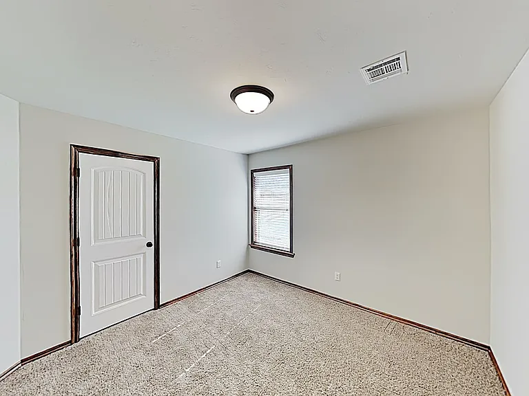 404 Charles Ct — Photo 14