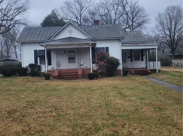 512 W Murphy St, Madison, NC 27025