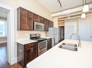 975 E McMillan St #402, Cincinnati, OH 45206