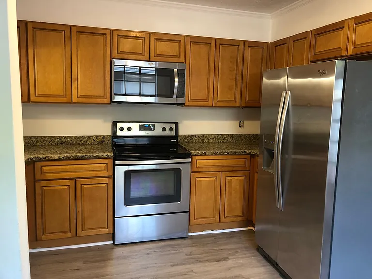 300 Winding River Dr #G — Photo 2