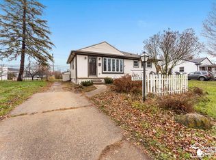 31538 Pardo St, Garden City, MI 48135