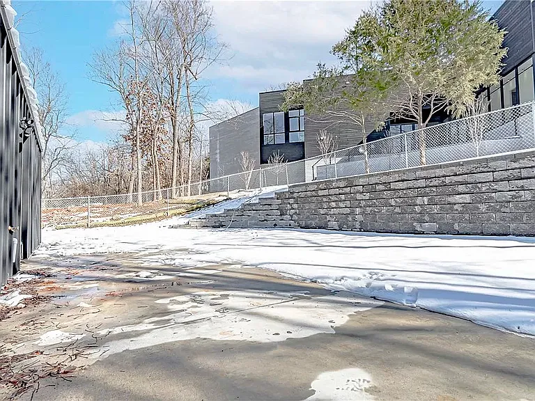 560 N Fallin Ave — Photo 8