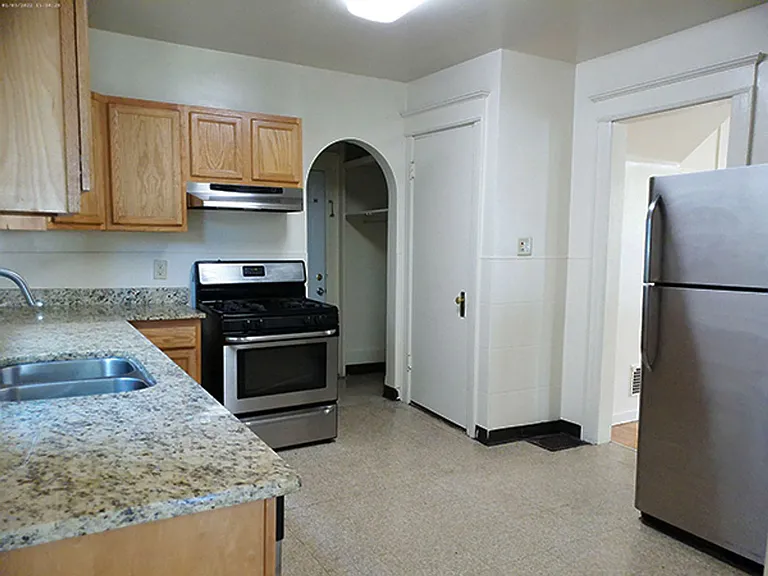 2406 E Genesee St — Photo 13