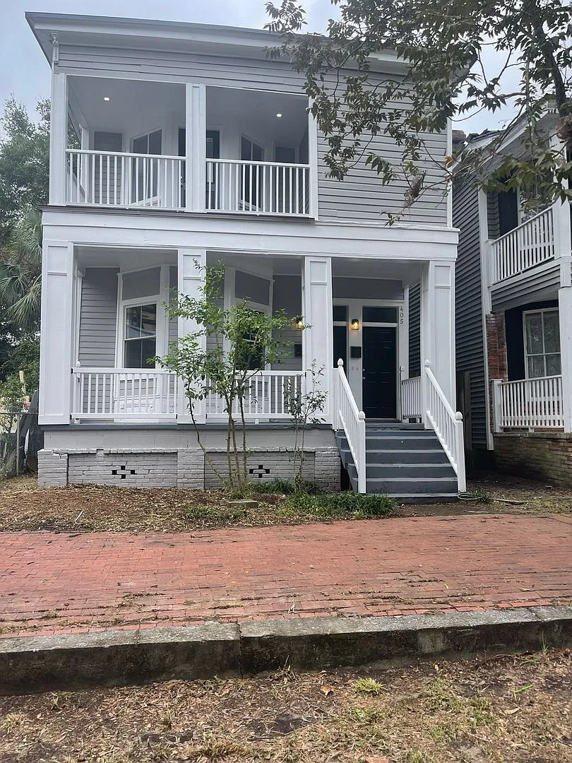 Charming Historic Duplex In the Heart if Savannah's Historic District — Photo 1