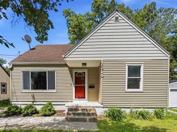 2214 50th St, Des Moines, IA 50310