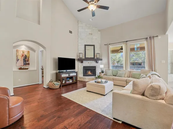 111 Meadow Valley Dr, Conroe, TX 77384