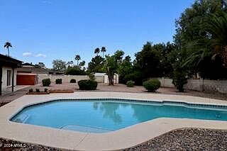 3rd image of 5512 E WINDROSE Drive