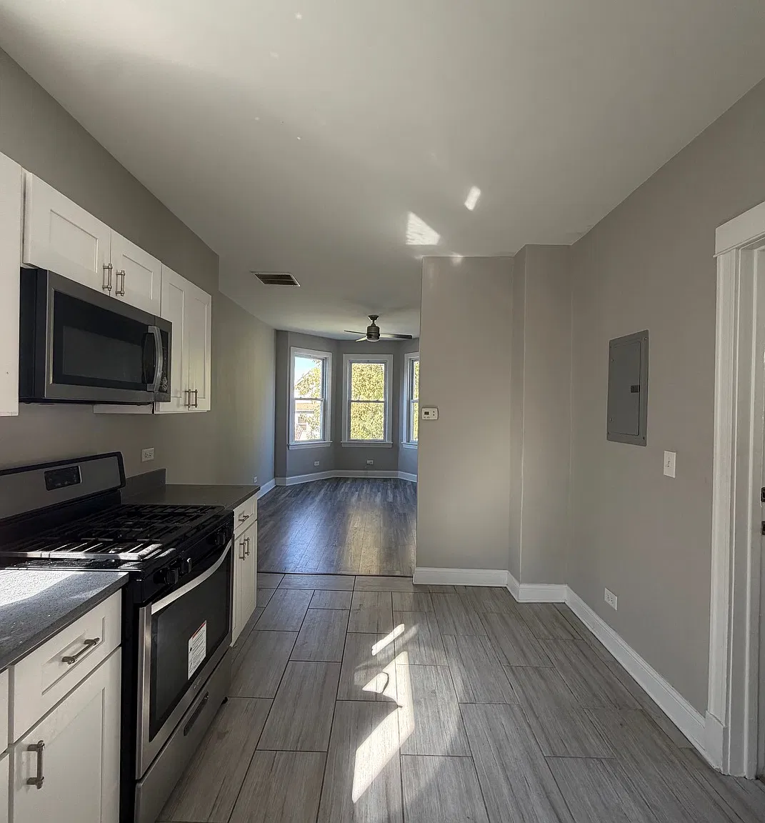 1 bed, 700 sqft, $1,300 — Photo 2