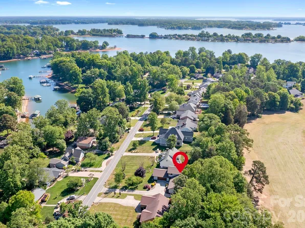 3469 Lake Shore Rd S, Denver, NC 28037