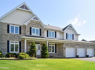 1271 Adler Ln, Carol Stream, IL 60188