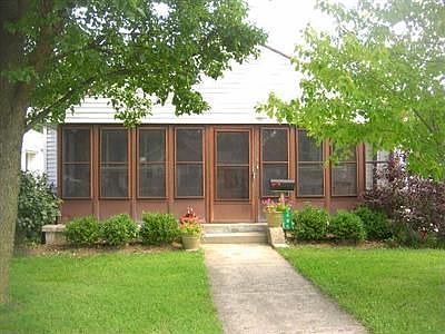 3rd image of 2485 Orange Ave