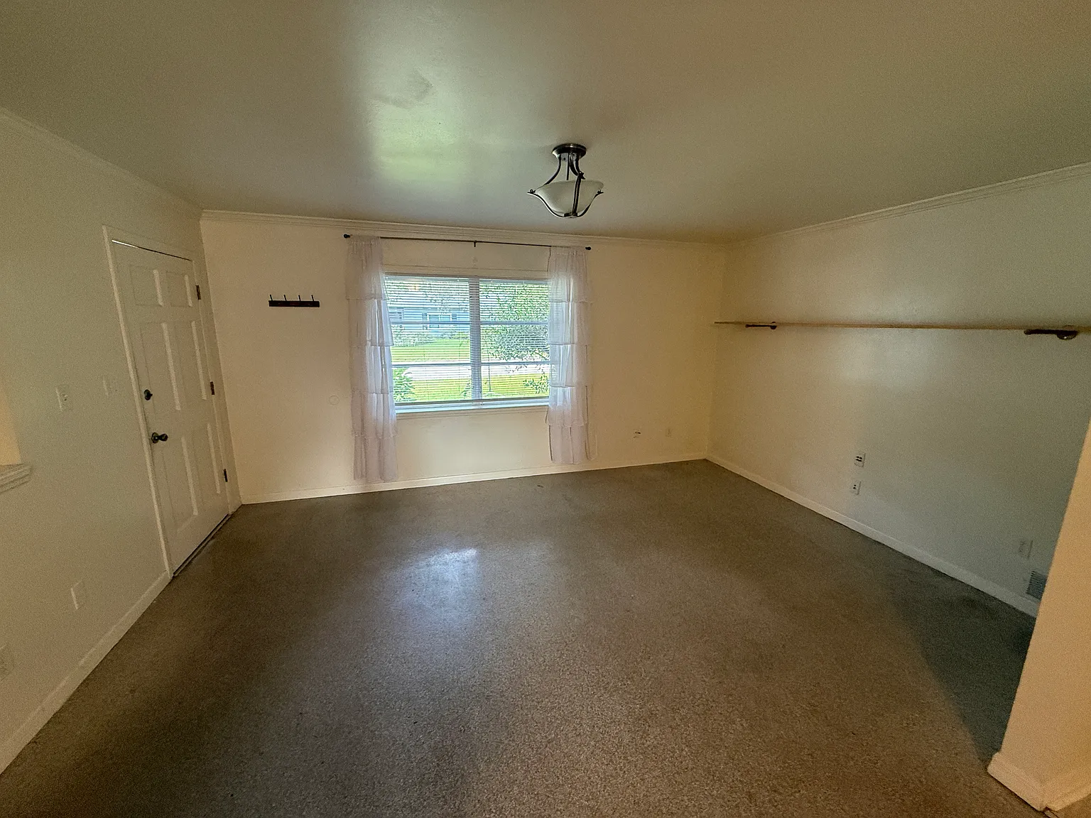 3 bed, 1250 sqft, $1,825 — Photo 3