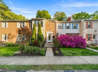 9117 Galbreth Ct, Springfield, VA 22153