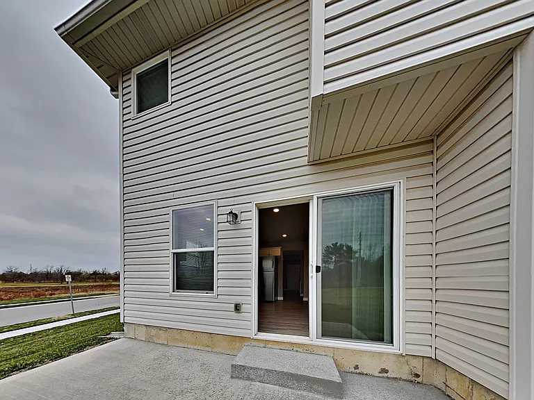 214 SW Marigold St — Photo 16