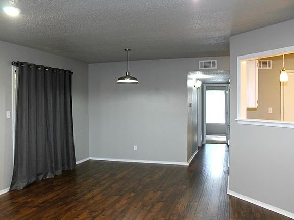 3rd image of 814 E 23rd St