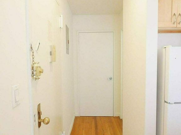 4th image of 225 E 85th St APT 506