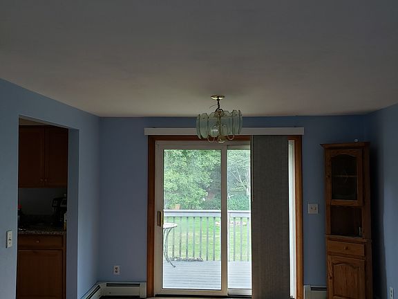 4th image of 37 Asbury Ave