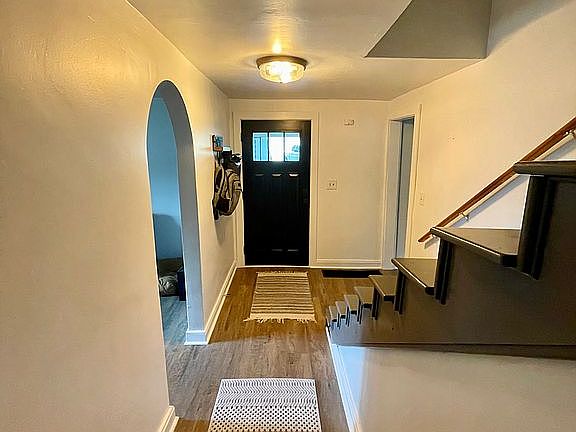 4th image of 860 S Thomas St
