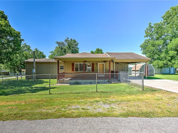 401 Charlotte St SE, Gravette, AR 72736