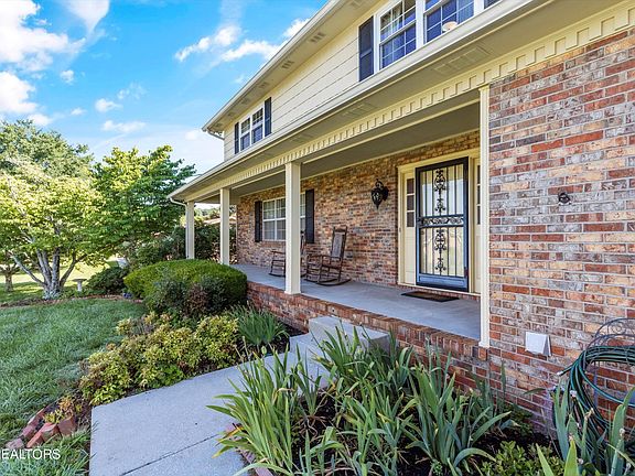 5th image of 5940 Clearbrook Dr