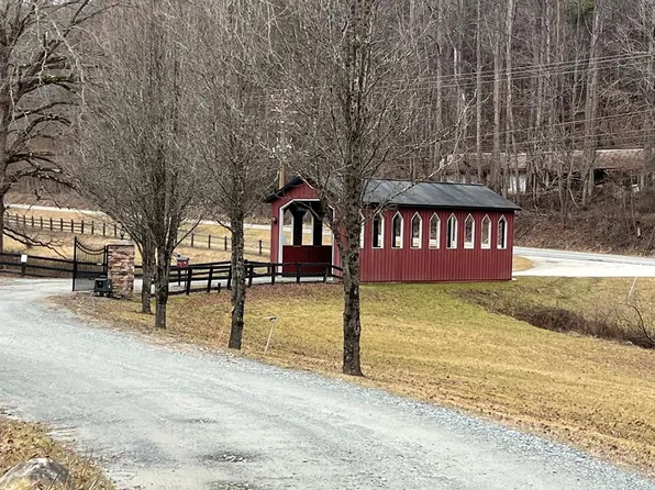 170 Granny Squirrel Dr, Andrews, NC 28901