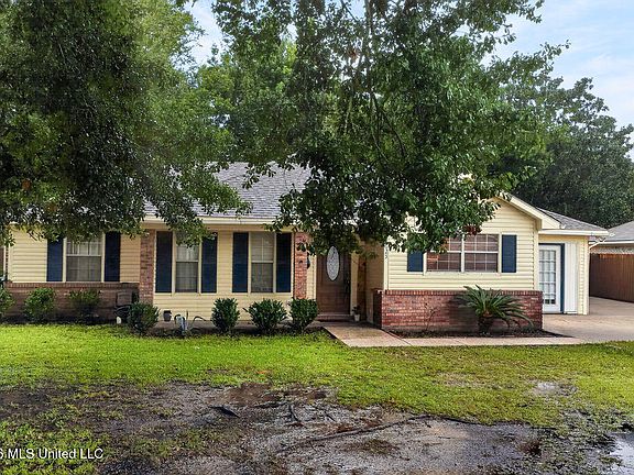 4th image of 2625 Beachview Dr