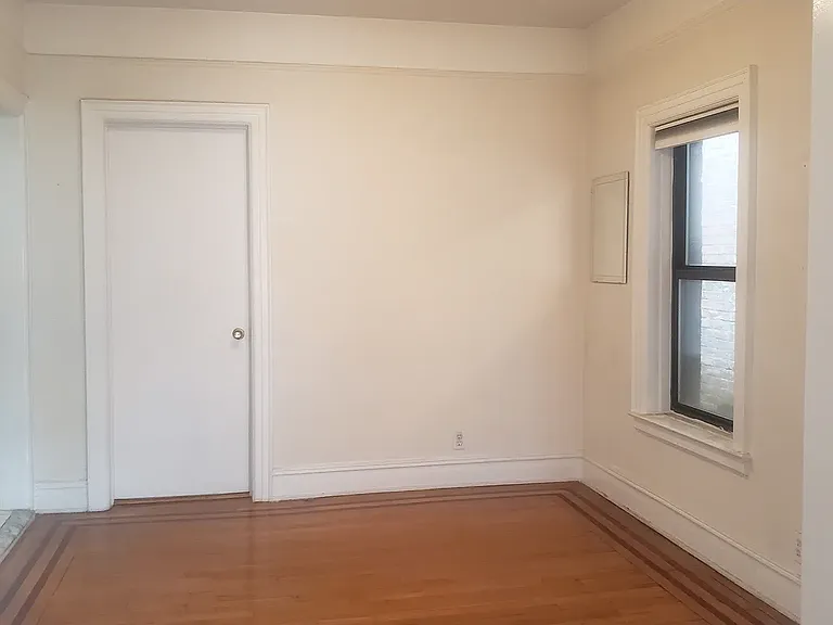 1200 Lexington Ave #4C — Photo 4