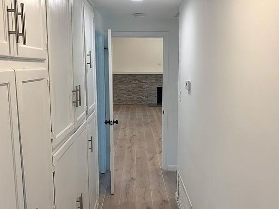 4th image of 5701 Vanalden Ave
