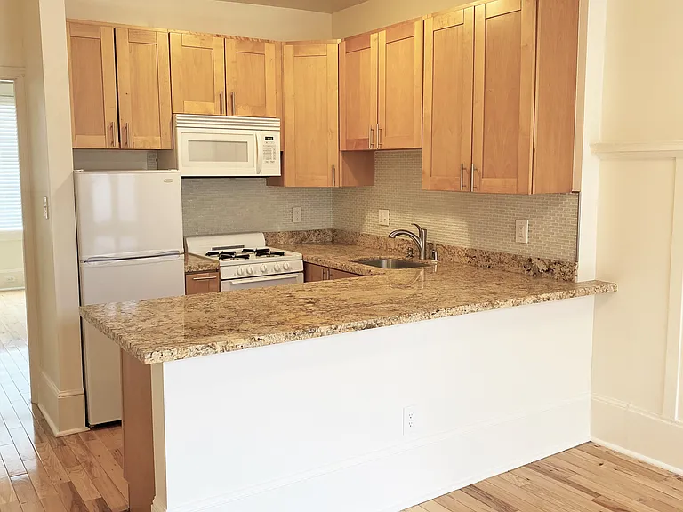 Sutter House Apartments — Photo 17