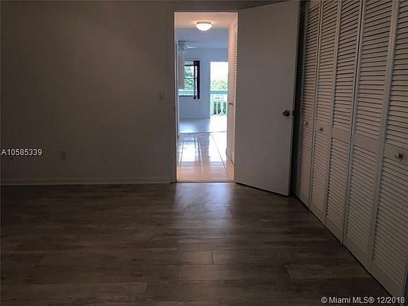 5th image of 180 Newport Ct #K