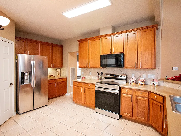 3318 Shadowcrest Ct — Photo 3