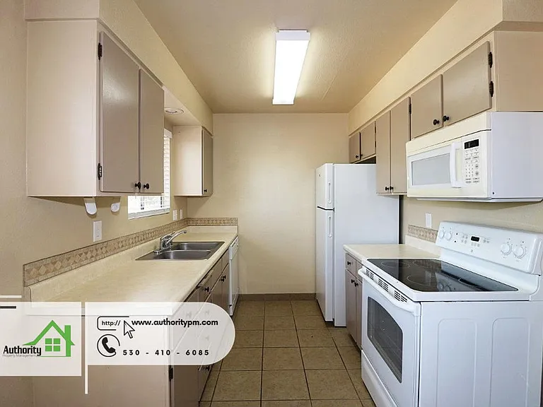 1553 Bramble Pl #4 — Photo 9