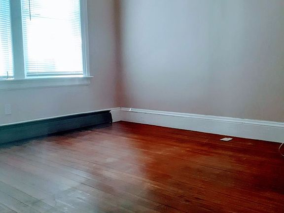 5th image of 36 Farragut Ave