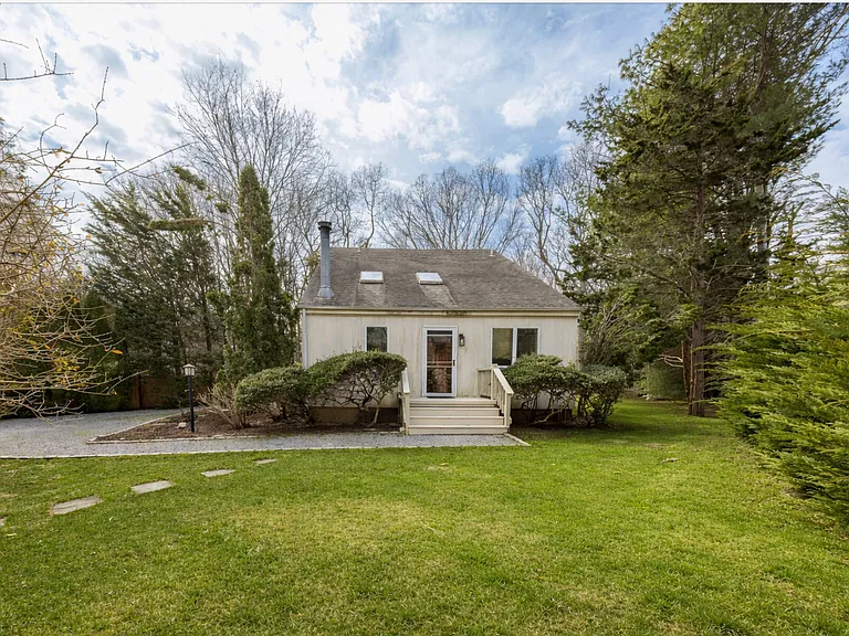 13 Sycamore Dr — Photo 2