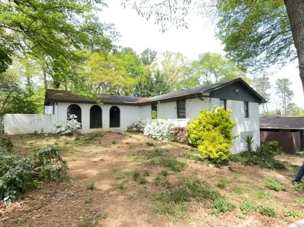 637 N Kingsley Dr, Lithia Springs, GA 30122