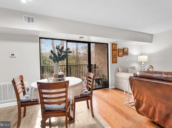 2216 Castle Rock Sq APT 12C, Reston, VA 20191