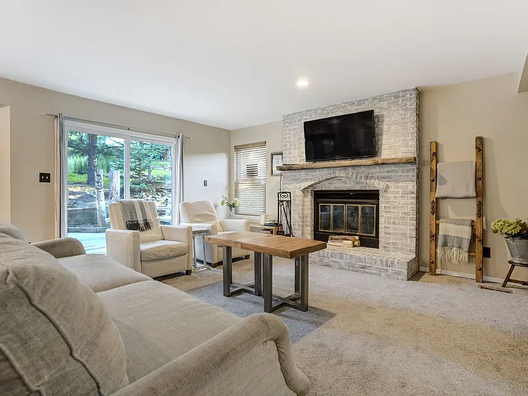 Popes Valley Dr — Photo 2