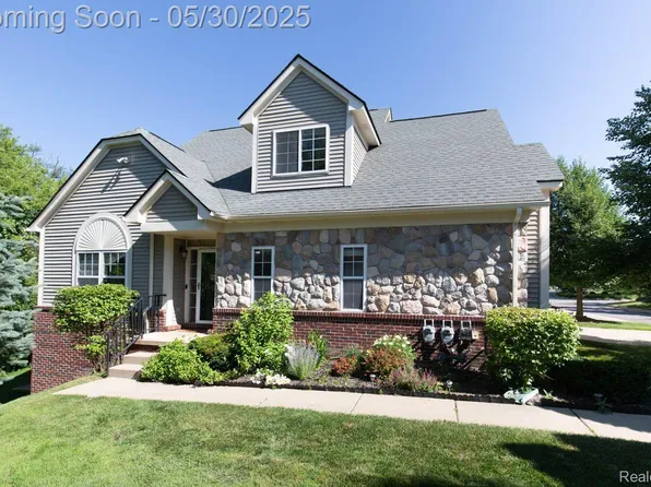 2062 Preserve Cir W, Canton, MI 48188