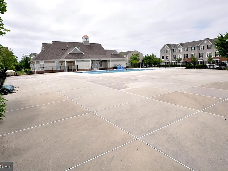 328 Helen Dr — Photo 26