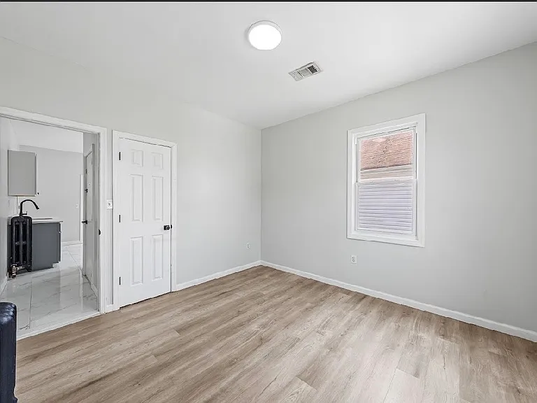 210 W Price St #2L — Photo 10
