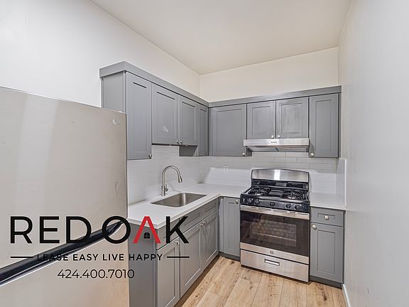 2nd image of 260 1/2 S Mariposa Ave #106