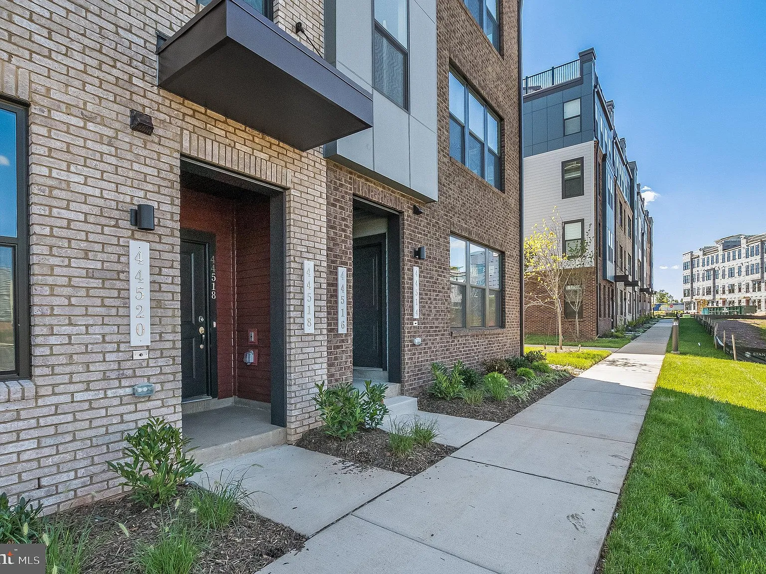 3 bed, 2.5 bath, 1668 sqft, $3,200 — Photo 4