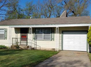 21 Halsey Dr, Hutchinson, KS 67502