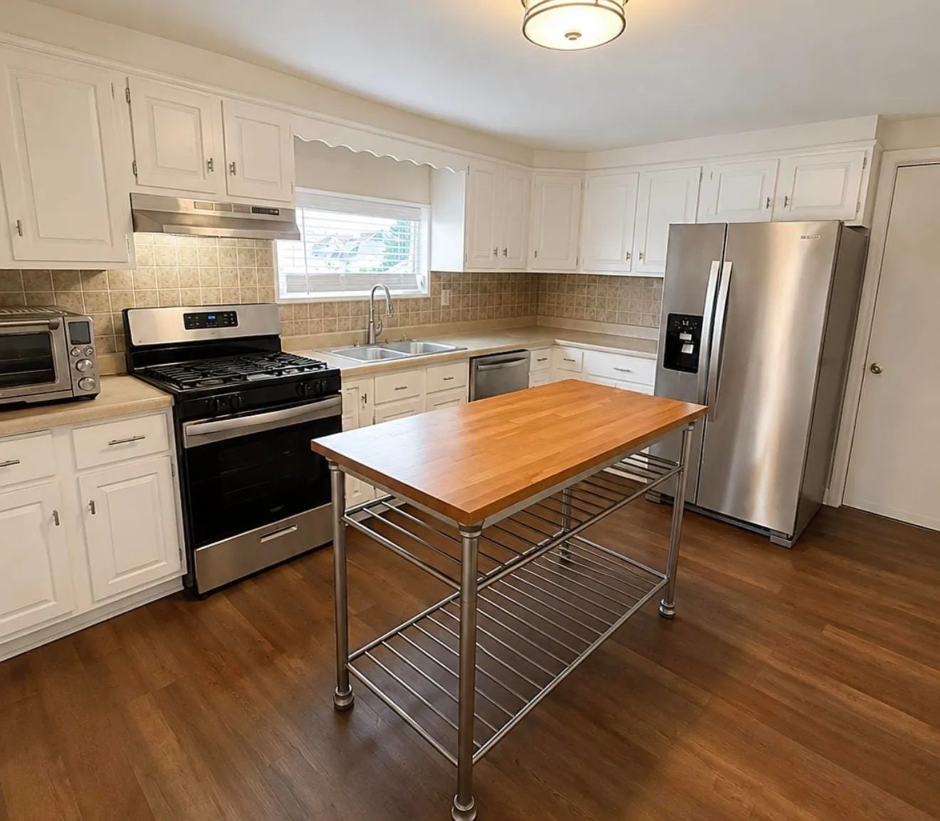 3 bed, 2.0 bath, $2,950 — Photo 2