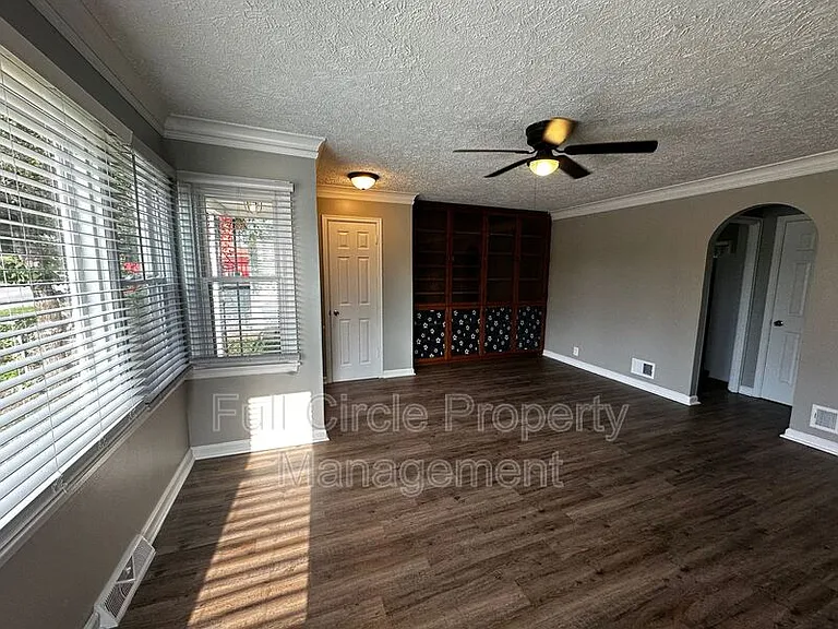 6455 Pacific St — Photo 2