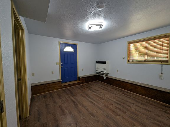 5th image of 5819 Bayview Ave