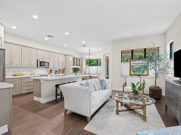 125 SW 127th Ter, Plantation, FL 33325