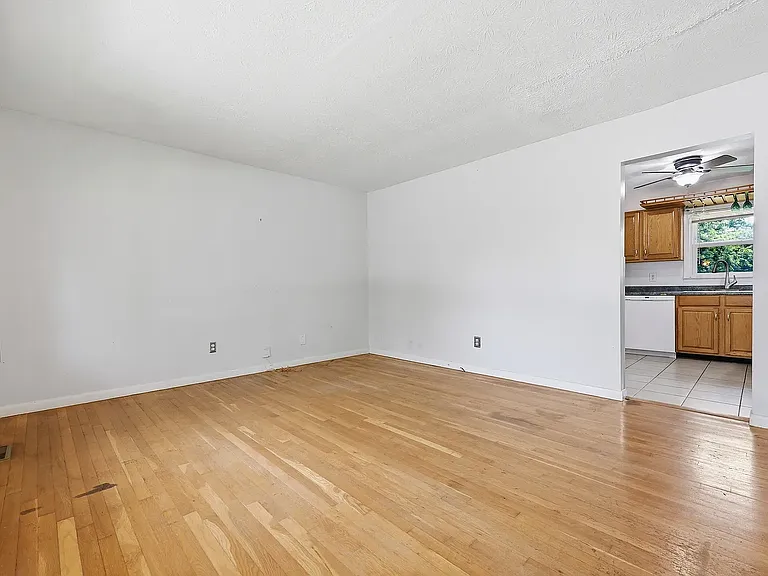 308 Mulberry Dr — Photo 4