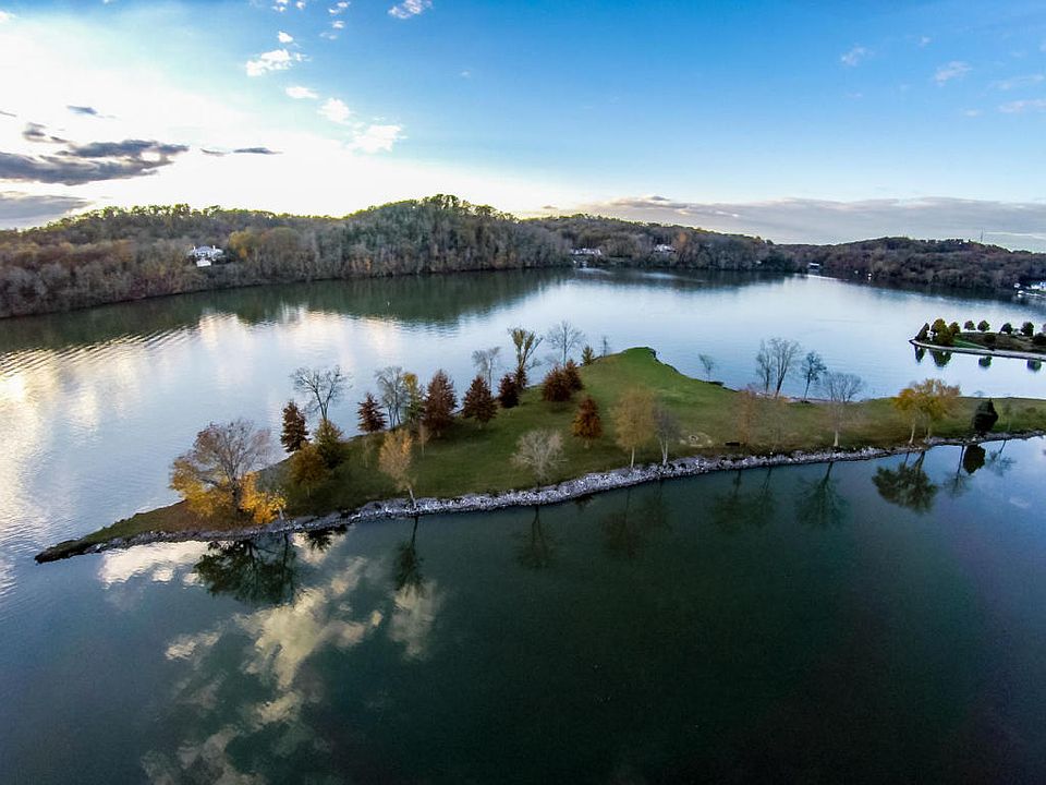 1st image of 3830 Coveside Ct